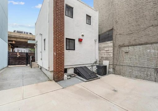 PRIVATE HOT TUB-Private Gated Sailor Moon House in Williamsburg w GYM